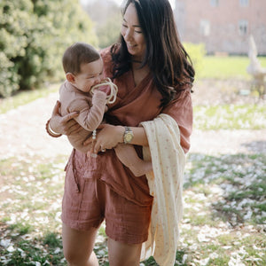 Organic Cotton Muslin Swaddle Blanket - Bows - Mushie